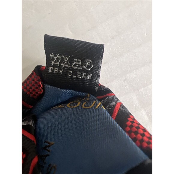 ALEXANDER JULIAN COLOURS Mens Polyester Necktie Designer Geometric Black/Red EUC - Picture 7 of 9